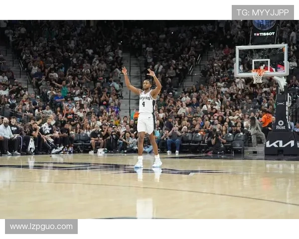 七人得分上双福克斯谈文班缺阵强调团队合作精神