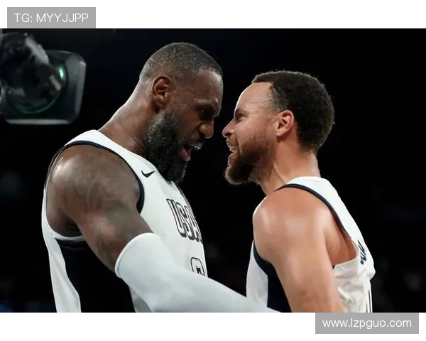 岁月如歌白发渐显詹姆斯与库里媒体日采访照引发球迷感慨